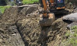 Osmaniye'de sağanak nedeniyle çöken köy yolunda ekiplerin çalışması sürüyor