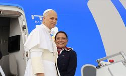 Papa 14. Leo, Afrika ülkelerini kapsayan üçüncü dış gezisi için yola çıktı