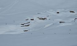 Rize'de karlar altında kalan yayla evleri havadan görüntülendi