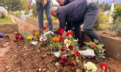 Saldırıda hayatını kaybeden Kerem'in mezarına çiçekler dikildi