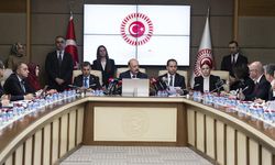 Sosyal medyaya ve doğum iznine yönelik düzenlemeleri de içeren kanun teklifi komisyonda kabul edildi