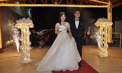 Tatilde tanışan Güney Koreli turist ile Türk rehber Mersin'de evlendi