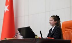 TBMM çocuk özel oturumunu 6. sınıf öğrencisi İnci Yıldız Şentürk yönetti