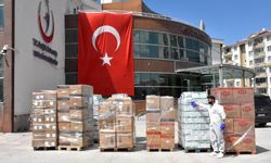 Türkiye'den İran'a tıbbi malzeme taşıyan 6 yardım tırı Van'dan yola çıktı