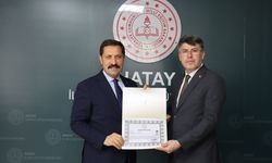 Vali Masatlı '2. Hatay Robot Yarışması'nda görev alan ekibe başarı belgesi verdi