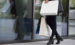 Yerli turistler 5 yılda giyecek ve hediyelik eşyaya 100 milyar liradan fazla harcadı