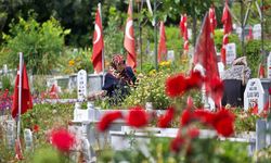 Adana ve çevre illerde bayram arifesinde şehitlik ve mezarlıklar ziyaret edildi