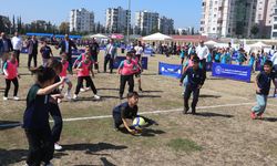 Adana'da çocuklar geleneksel oyunlarda final mücadelesi verdi