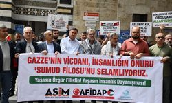 Adana'da İsrail'in Küresel Sumud Filosu'na saldırısı protesto edildi