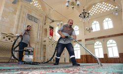 Akdeniz ilçesindeki camilerde bayram temizliği yapıldı