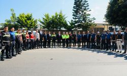 Alanya Kaymakamı Şakir Öner Öztürk, trafik denetiminde sürücülerle bayramlaştı