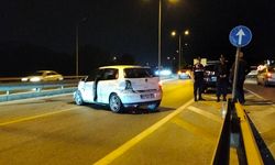 Antalya'da bariyerlere çarpan otomobildeki 2 kişi yaralandı