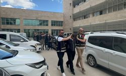 Antalya'da iş yerinden kürk ve para çaldıkları iddia edilen 5 şüpheli İstanbul'da yakalandı