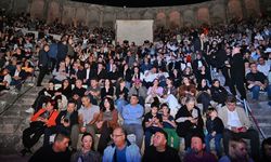 Devlet Tiyatroları Antalya 16. Uluslararası Tiyatro Festivali'nin açılış oyunu Taj Express sahnelendi