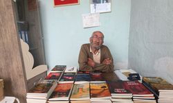 Emekli imam yazdığı kitapların geliriyle öğrencilere destek oluyor
