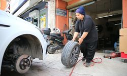 Eşine destek için lastik tamirciliğine başlayan Habibe usta meslekte 12 yılı geride bıraktı