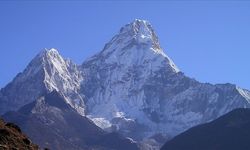 Everest Dağı'nda bahar tırmanış sezonu hazırlıklarının tamamlanmasıyla rota resmi olarak açıldı
