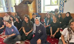 Finike'de öğrenciler Emin Akın Camisi'nde yıl sonu şenliğinde buluştu