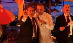 Galatasaray camiası, üst üste 4. şampiyonluğunu 1905 GSYİAD'da kutladı