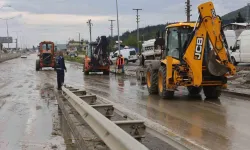 Hatay’da Şiddetli Yağış Ulaşımı Felç Etti: Antakya’da Çok Sayıda Yol Trafiğe Kapatıldı
