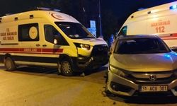 Hatay'da ambulans ile otomobilin çarpıştığı kazada 6 kişi yaralandı
