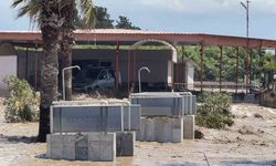 Hatay'da araçlar ve evler sular altında kaldı
