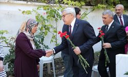 Hatay'da bayram arifesinde şehitler ve depremlerde yaşamını yitirenler anıldı