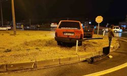 Isparta'da iki otomobil kavşakta çarpıştı