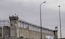 İsrail hapishanelerindeki Filistinli esirlere yönelik tecrit cezalarında 'sarsıcı' artış