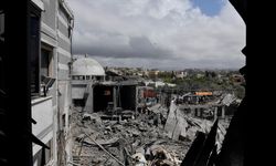 İsrail'in ateşkese rağmen Lübnan'a düzenlediği hava saldırılarında 5 kişi öldü