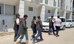 Kendilerini polis olarak tanıtıp vatandaşları dolandırdılar