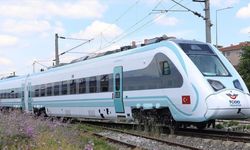 Milli elektrikli hızlı tren saatte 240 kilometre hıza ulaşarak rekorunu yeniledi