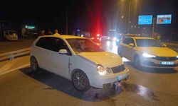 Seyir halindeki otomobil bariyerlere çarptı: 2 yaralı