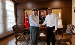 Silifke Kaymakamı Aslaner şalvar giyip kasket taktı, çiftçilerin gününü kutladı