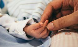 Sözleşmeli personelin doğum izni 16 haftadan 24 haftaya çıkarıldı