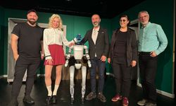Yapay zeka destekli insansı robot, İstanbul'da tiyatro sahnesine çıkacak