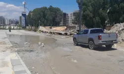 Armutlu'da Göle Dönen Yol Tepki Çekiyor: Vatandaş Bıktı Usandı!