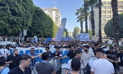 Adana Demirspor taraftarlarından 'Yaşasın Demirspor' yürüyüşü
