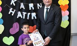 Adana ve çevre illerde öğrenciler karnelerini aldı