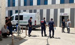 Adana'da devrilen traktörün altında kalan kişi öldü