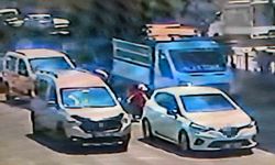 Adana'da feci kaza: Yolun karşısına geçerken iki aracın çarptığı çocuk hayatını kaybetti