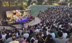 Adana'da öğretmenlerden oluşan 'Maarif Orkestrası' konser verdi