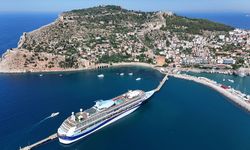 Alanya'ya 'Marella Discovery' kruvaziyeriyle 1749 turist geldi