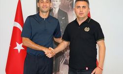 Antalyaspor, takım kaptanı Veysel Sarı'nın sözleşmesini 1 yıl uzattı