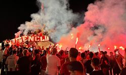 Antalyaspor'un yeni yönetimi taraftarla yürüyüş gerçekleştirdi