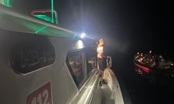 Bodrum açıklarında arızalanan lastik bottaki 32 düzensiz göçmen kurtarıldı