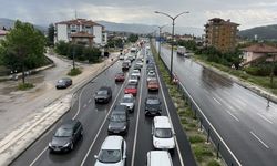 Çorum'da bayram dönüşü D-100 kara yolunda trafik yoğunluğu devam ediyor