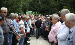 Denizli'deki otobüs kazasında ölen Hayriye Arıkan ve Merve Erik'in cenazeleri Alanya'da defnedildi