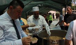 Hatay ve Mersin'de vatandaşlara aşure ikramında bulunuldu