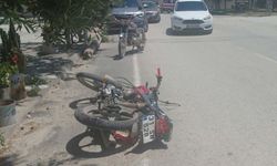 Hatay'da otomobille çarpışan motosikletteki 2 kişi yaralandı